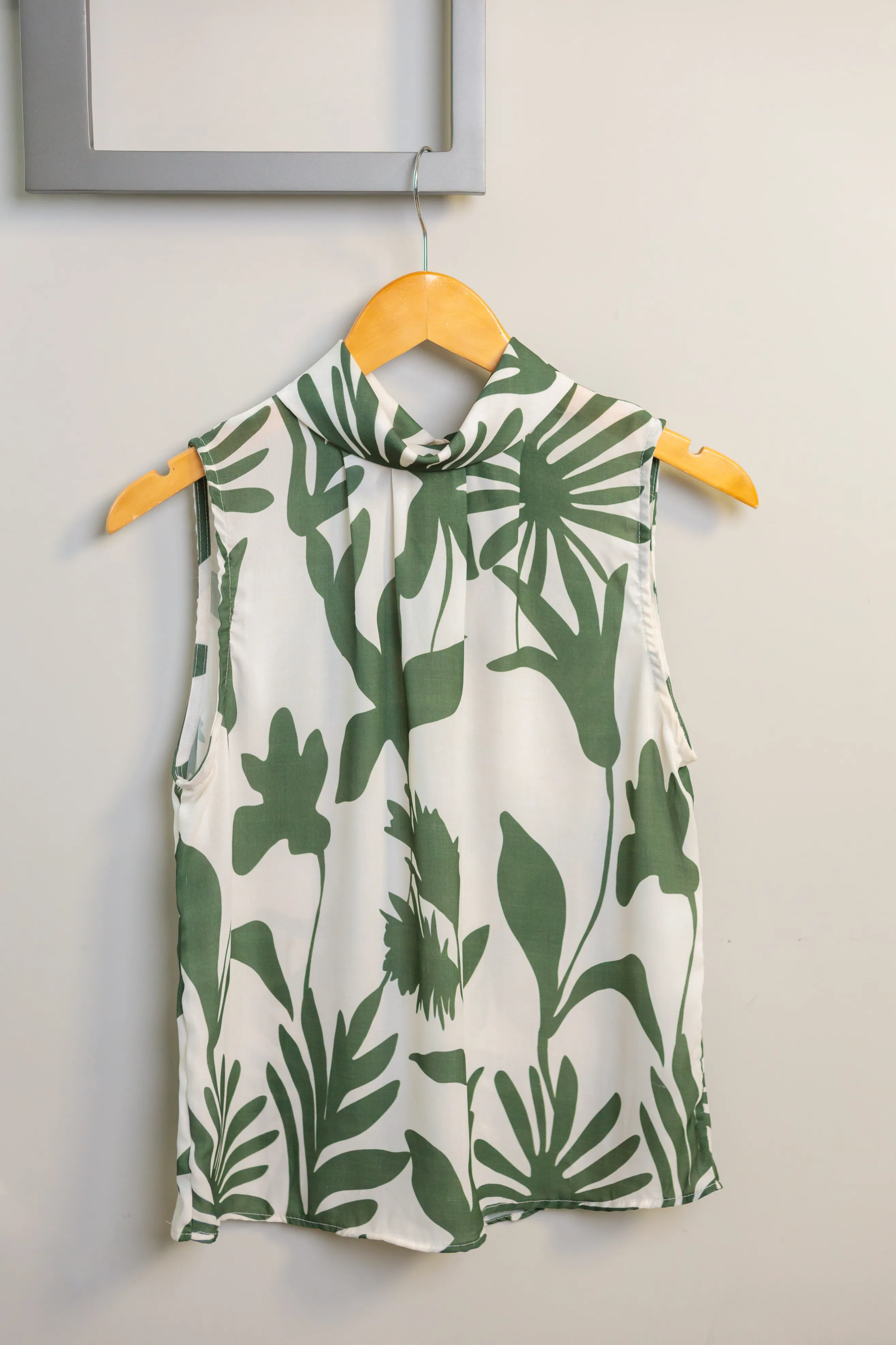 Blusa Regata Gola Alta Aline Estampada Verde