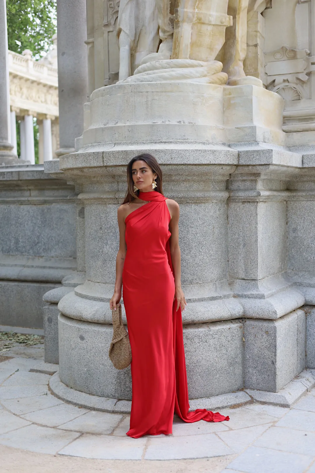 VESTIDO COMPRIDO VERMELHO COM CAPA